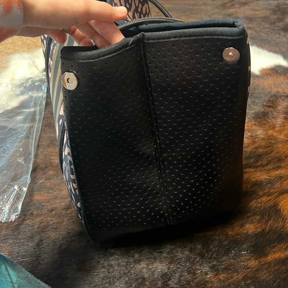 New Neoprene Expandable Tote with Detachable Zip Pouch Black, Gold, Leopard - Picture 9 of 16